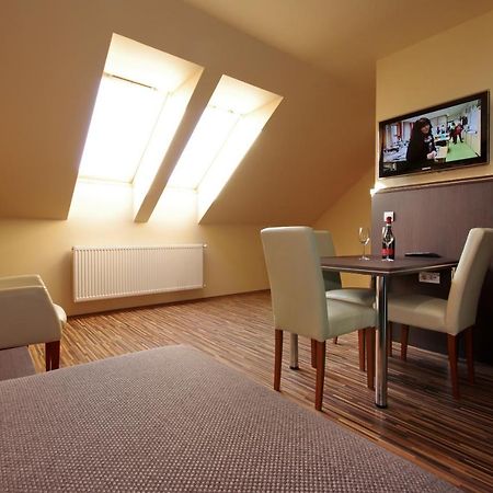 Corvin Apartman Gyula Exterior foto