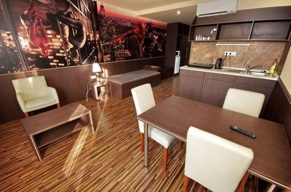 Corvin Apartman Gyula Exterior foto