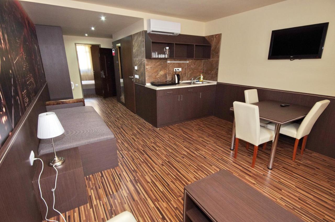 Corvin Apartman Gyula Exterior foto