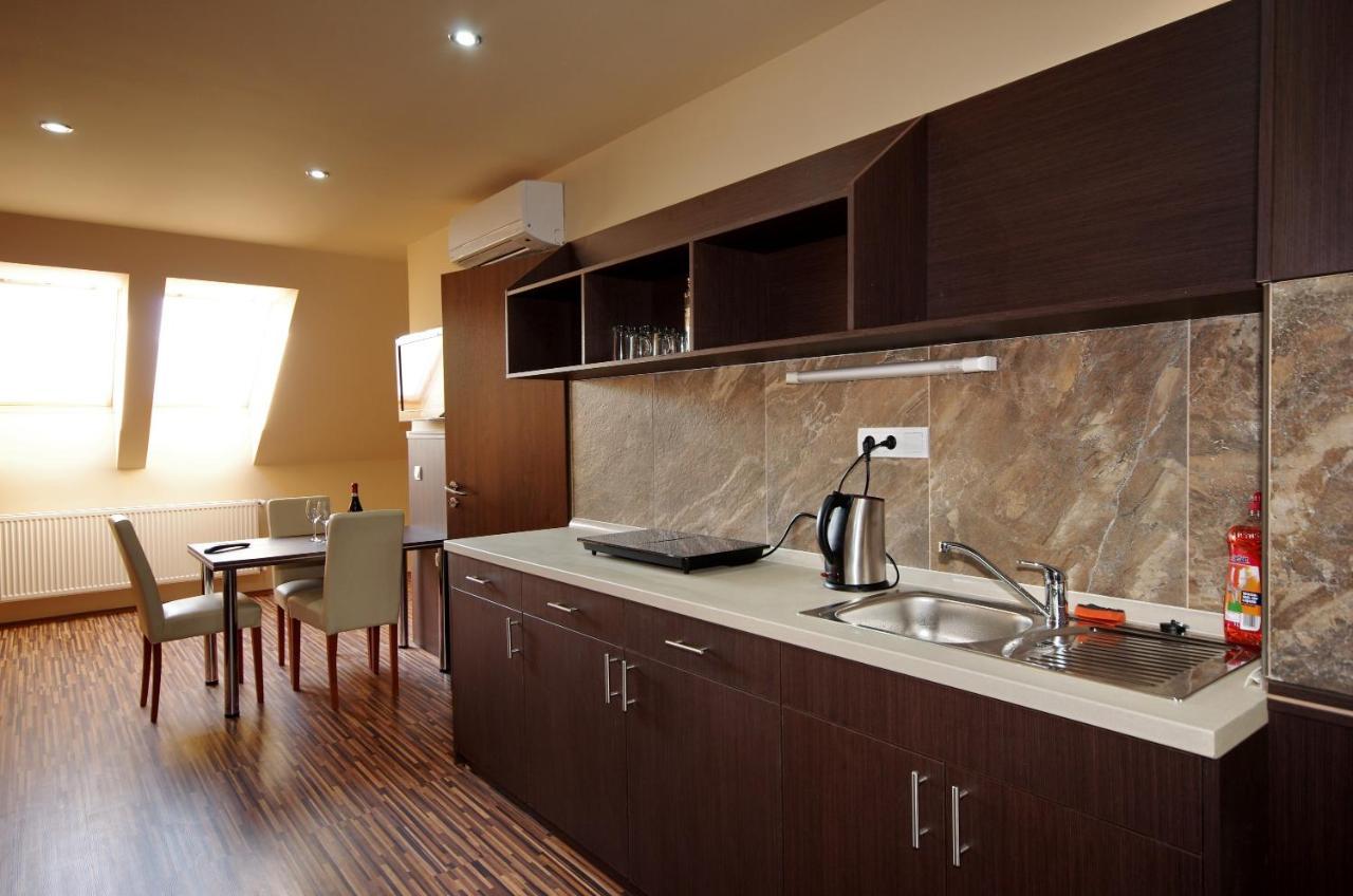 Corvin Apartman Gyula Exterior foto